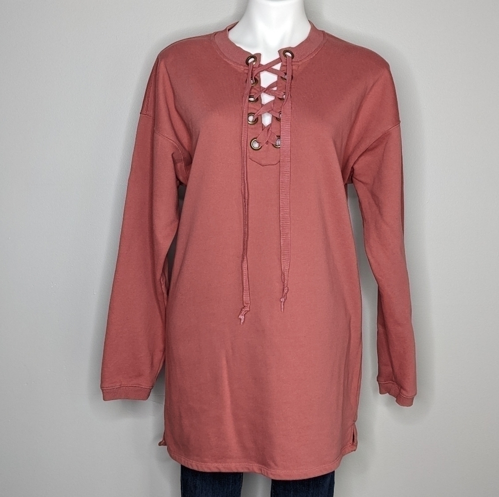✨3/$15 Storia red lace up sweatshirt M